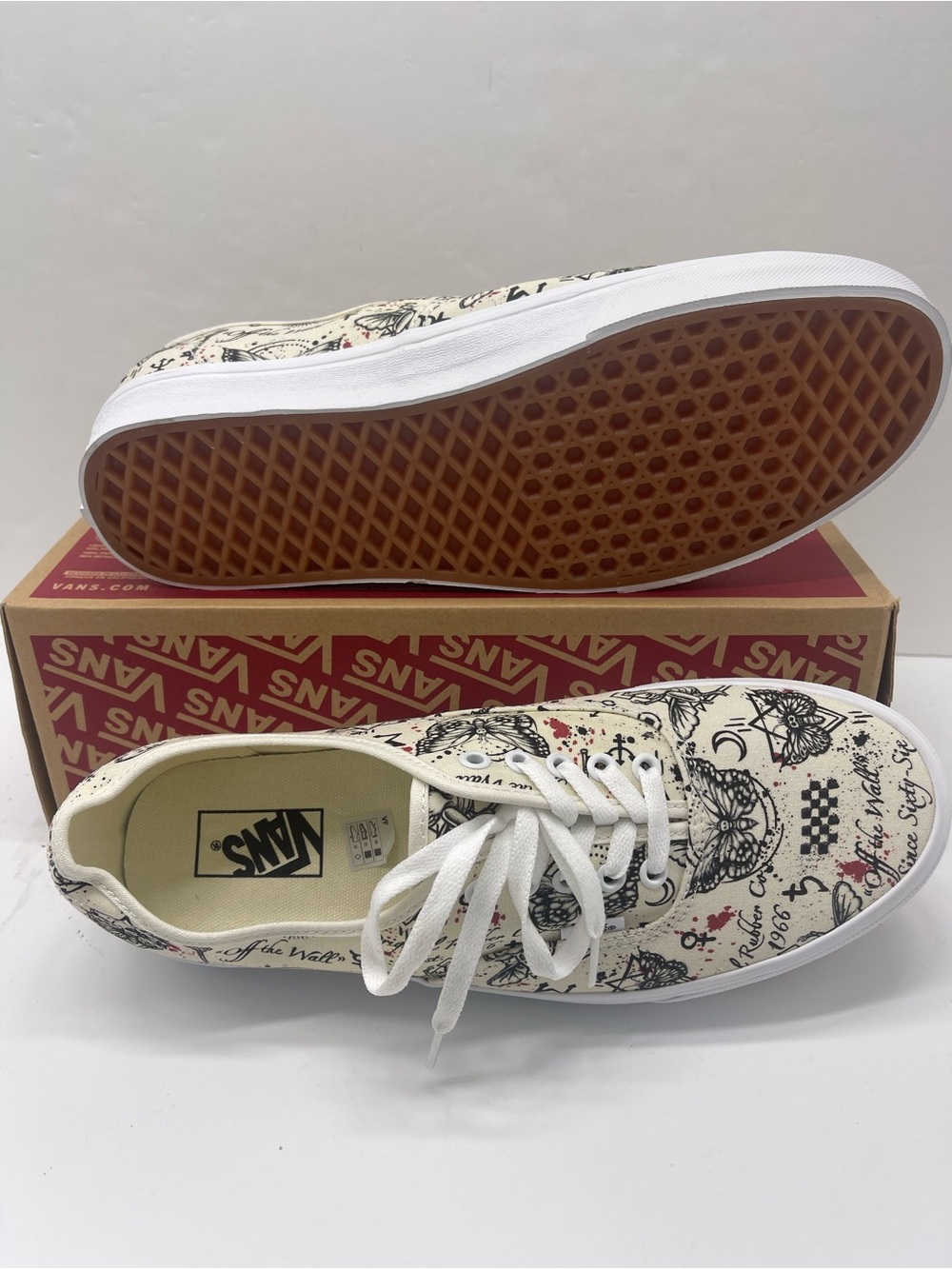 Vans Men’s Autentic Butterfly Journal Marshmallow
VN0A5KS9KIG Sneakers
Tattoo - Picture 5 of 16